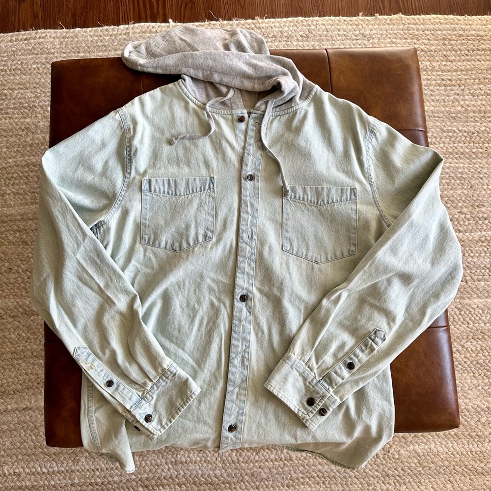 Men’s Pacsun Shacket with hood. Men’s M. Runs large